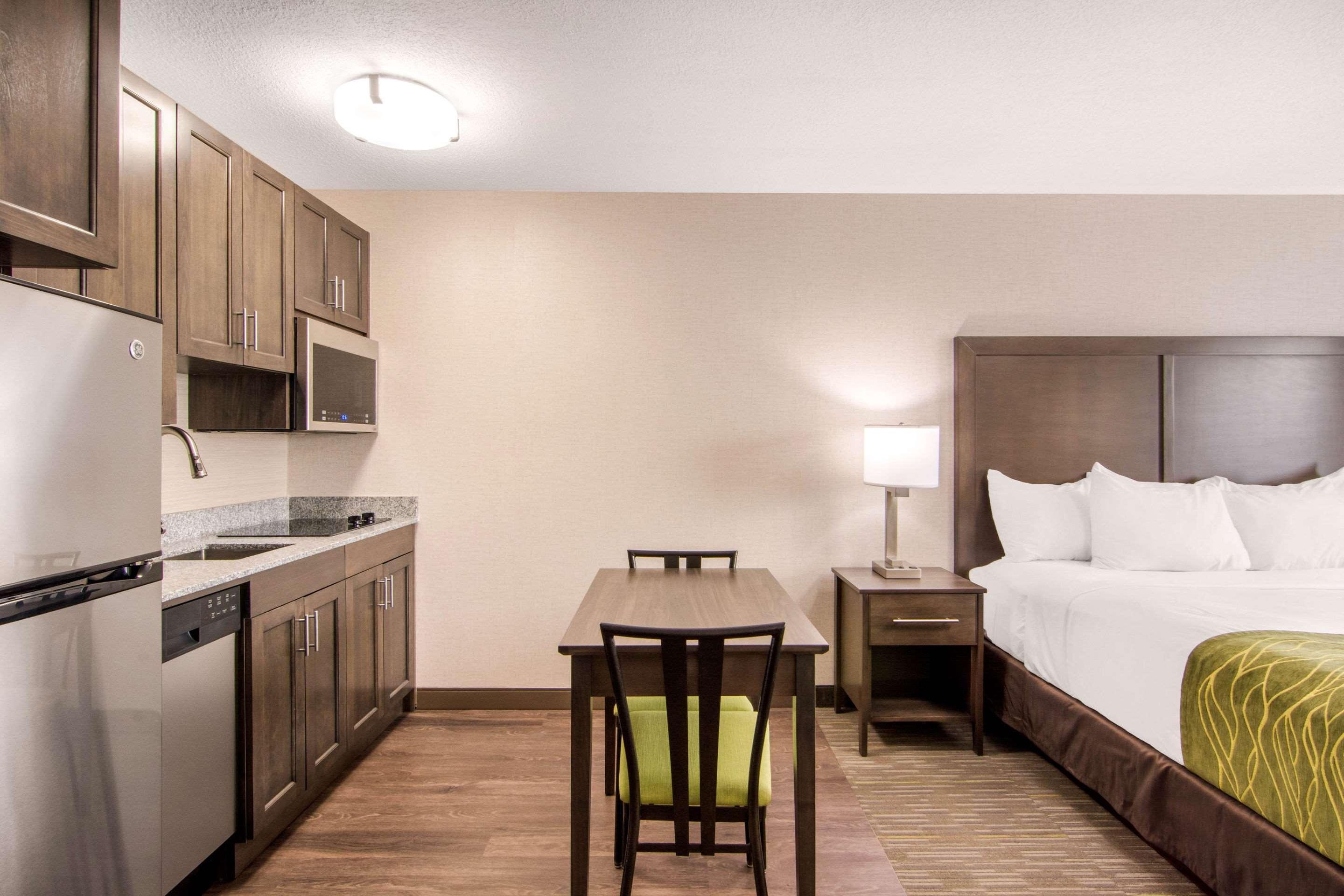 Comfort Inn & Suites Red Deer Eksteriør bilde