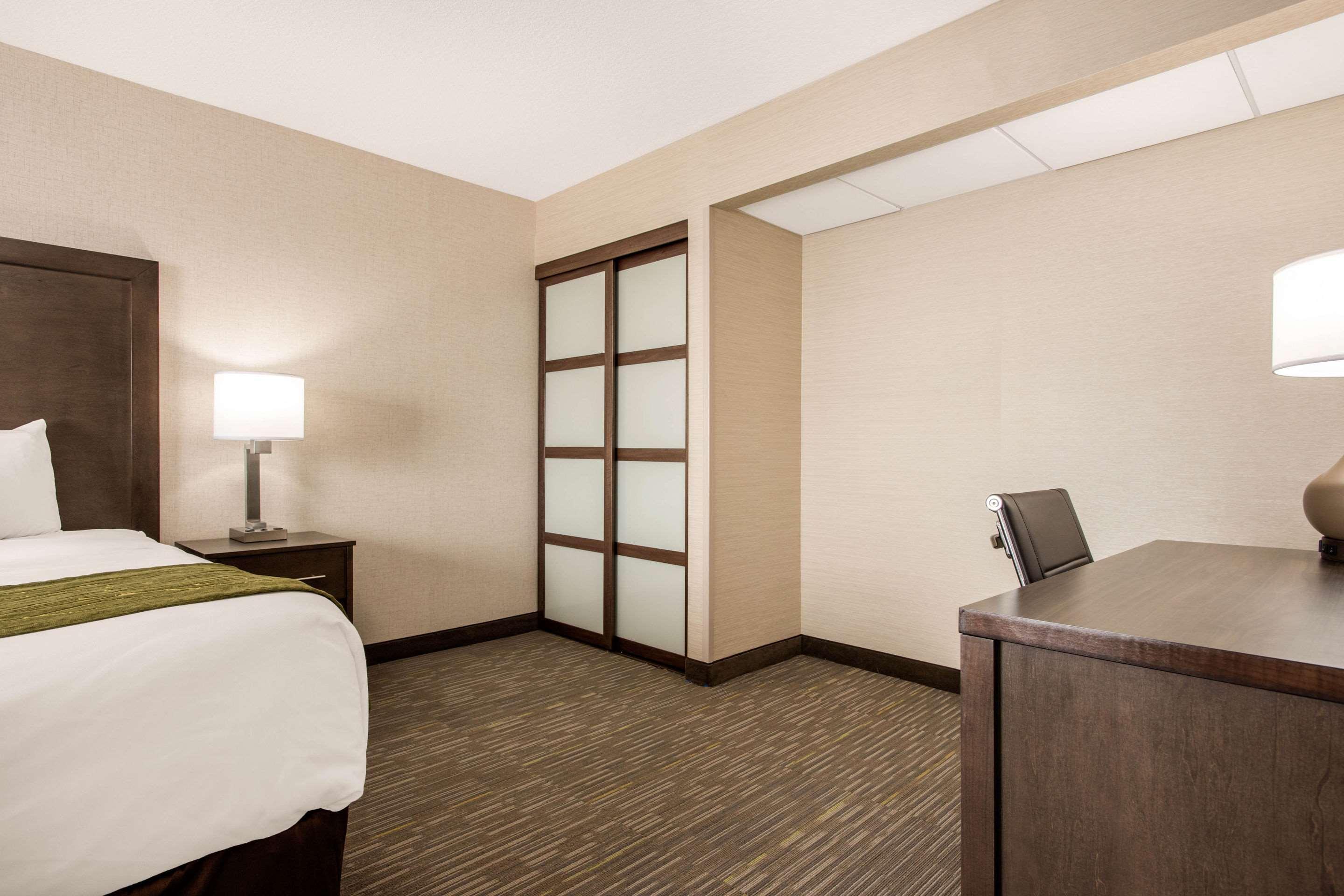 Comfort Inn & Suites Red Deer Eksteriør bilde